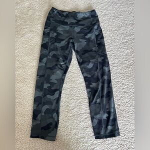 Camo print leggings with pockets